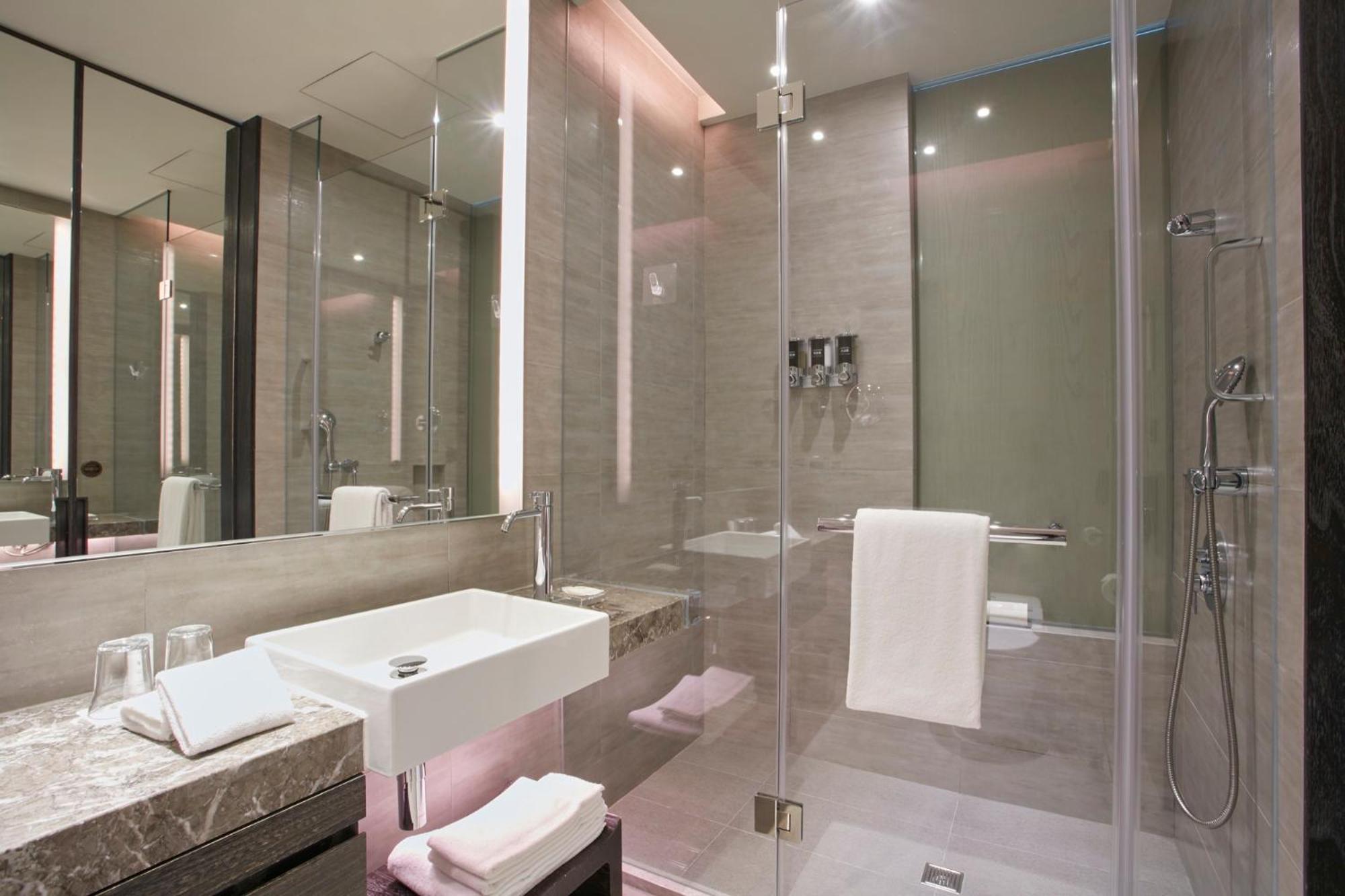Hotel Humble House Taipei, Curio Collection By Hilton Zewnętrze zdjęcie A bathroom in a hotel