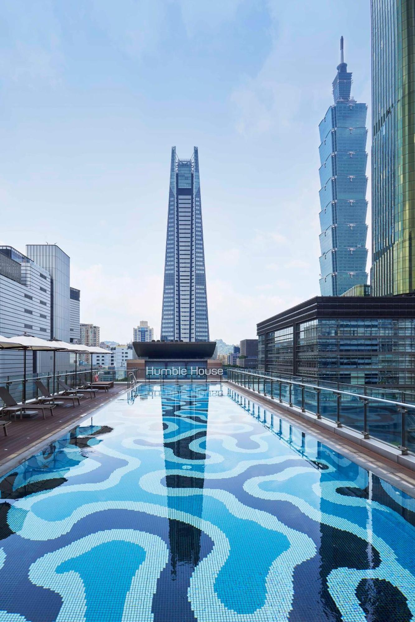 Hotel Humble House Taipei, Curio Collection By Hilton Zewnętrze zdjęcie The swimming pool at the hotel
